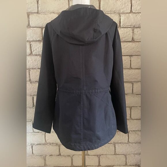 Vince Camuto Women’s Black Raincoat with White Zippers - Picture 5 of 10